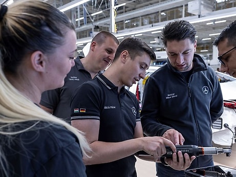 Mercedes-Benz Manufacturing Hungary Kft. investiert gezielt in die Ausbildung und Qualifizierung von Fachkräften sowie in eine starke lokale Verankerung.