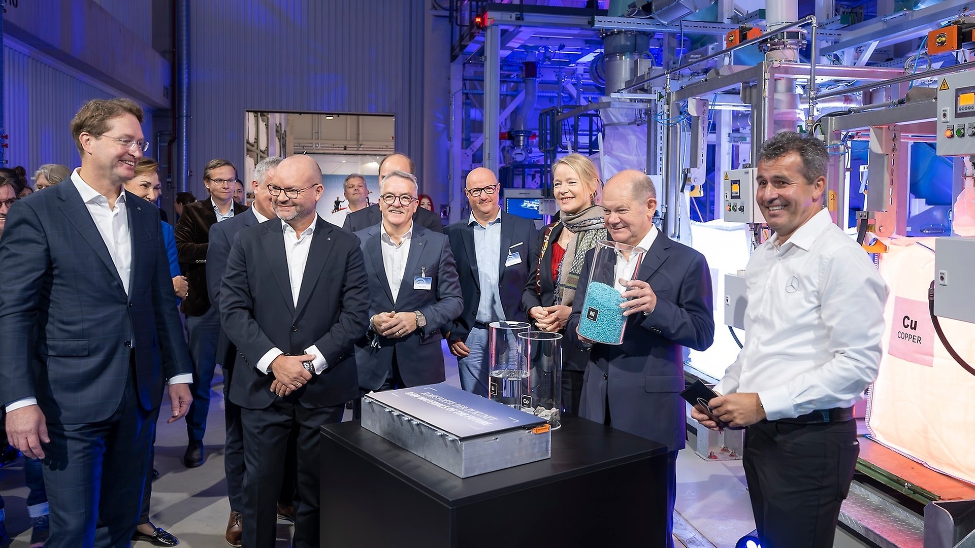 Federal Chancellor Olaf Scholz and Mercedes-Benz CEO Ola Källenius open the battery recycling factory in Kuppenheim.