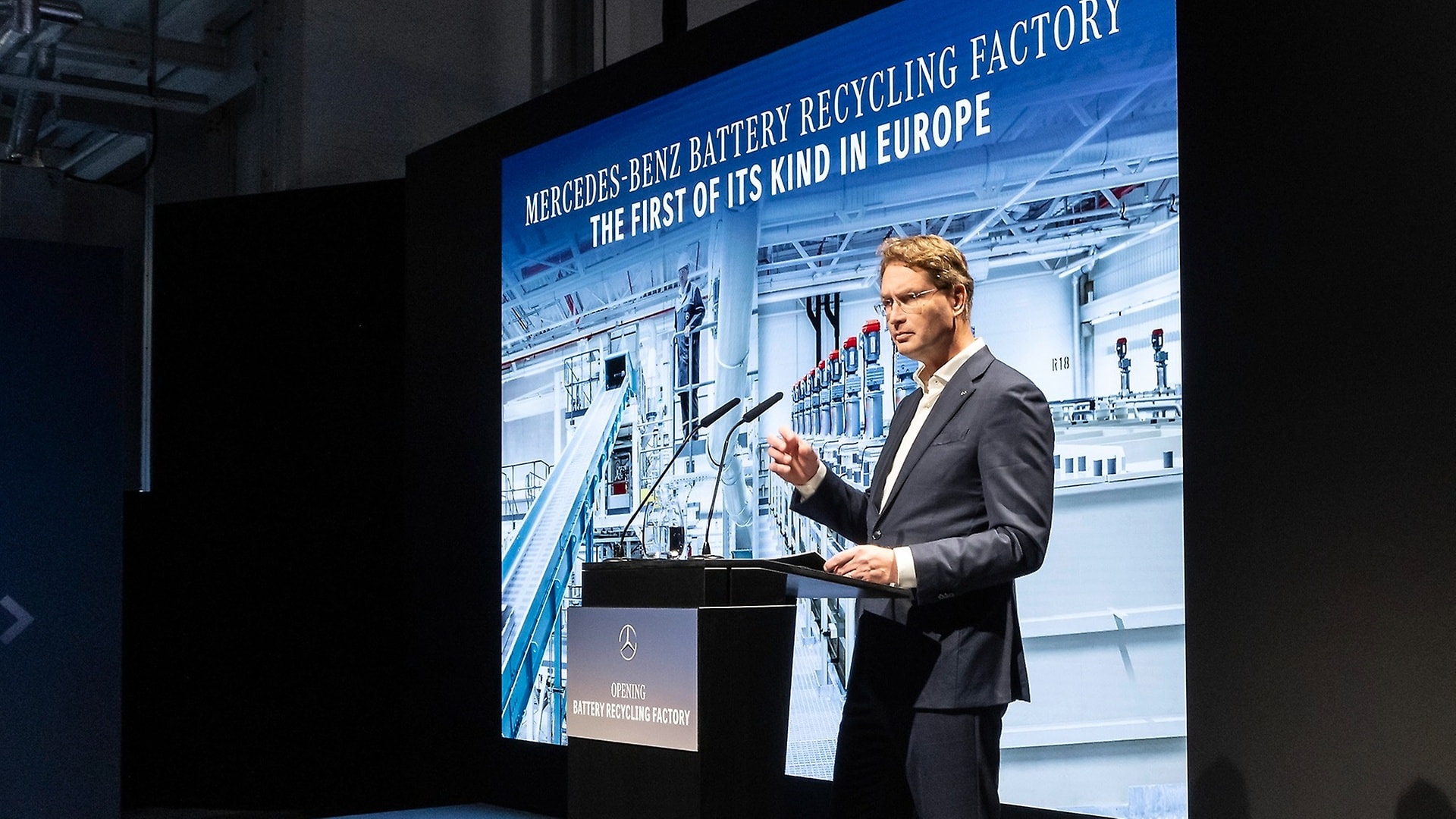 Mercedes-Benz CEO Ola Källenius bei der Eröffnung der Batterie-Recyclingfabrik in Kuppenheim.