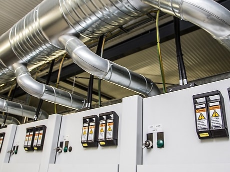 Large-scale storage stabilize the European power grid and maximize battery life.