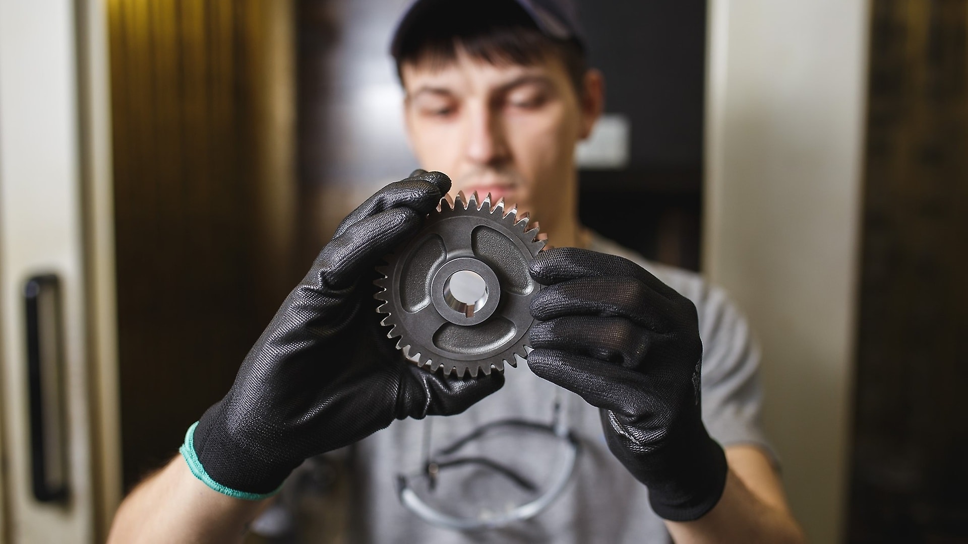 A glimpse into the production of engine and transmission parts at the sister plant Star Transmission in Cugir.