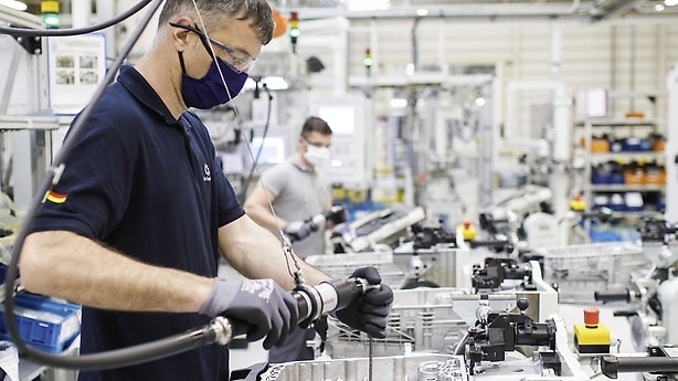 Transmission production at Mercedes-Benz subsidiary Star Assembly in Sebes (Romania).