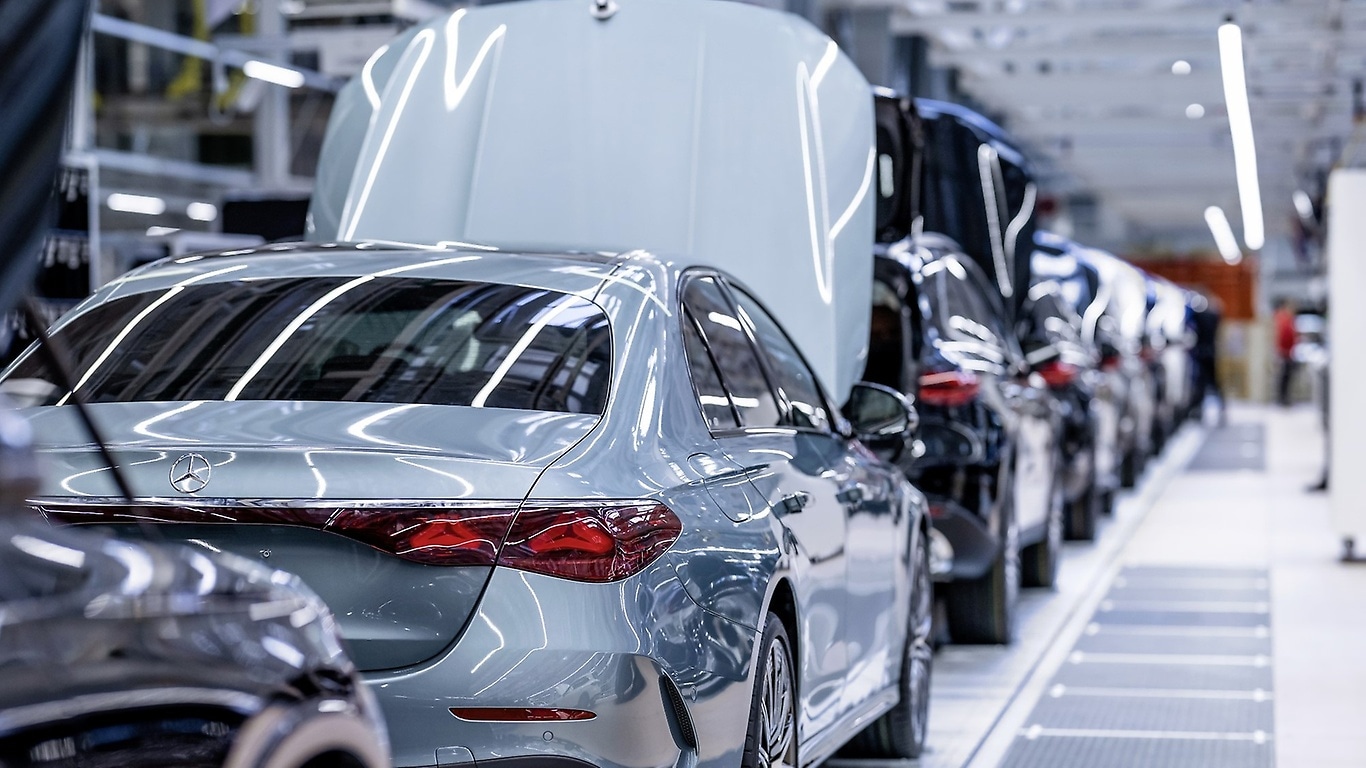 Wunderschne Tdliche Schsse Im Mercedes Werk Ebenbild