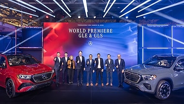 The Mercedes-Benz Board of Management with football legend Nick Saban (centre) at the world premiere of the GLE and GLS.