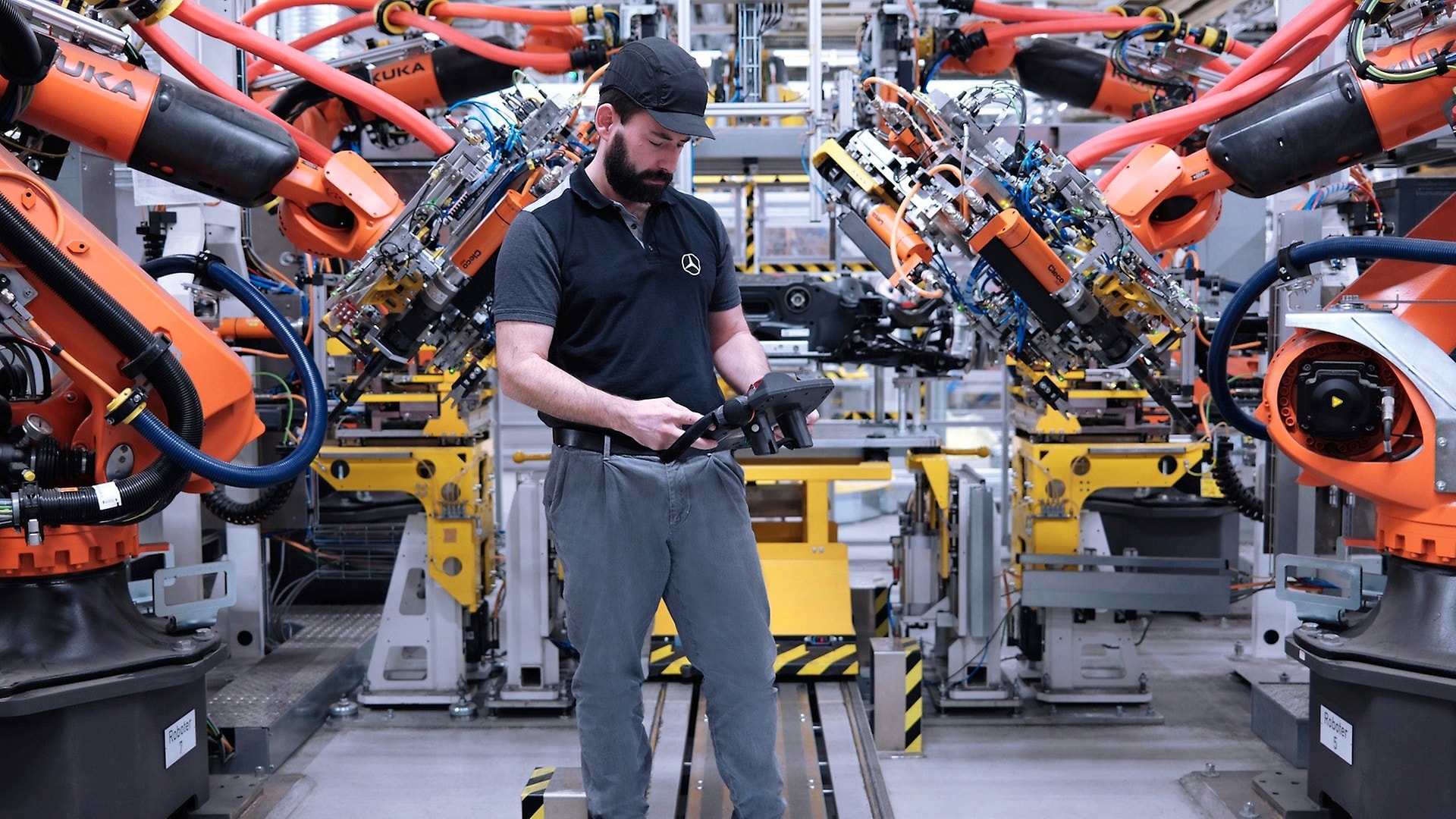 Elektrische Antriebseinheiten und Achsen aus Untertürkheim versorgen die Produktion des neuen CLA im Werk Rastatt.