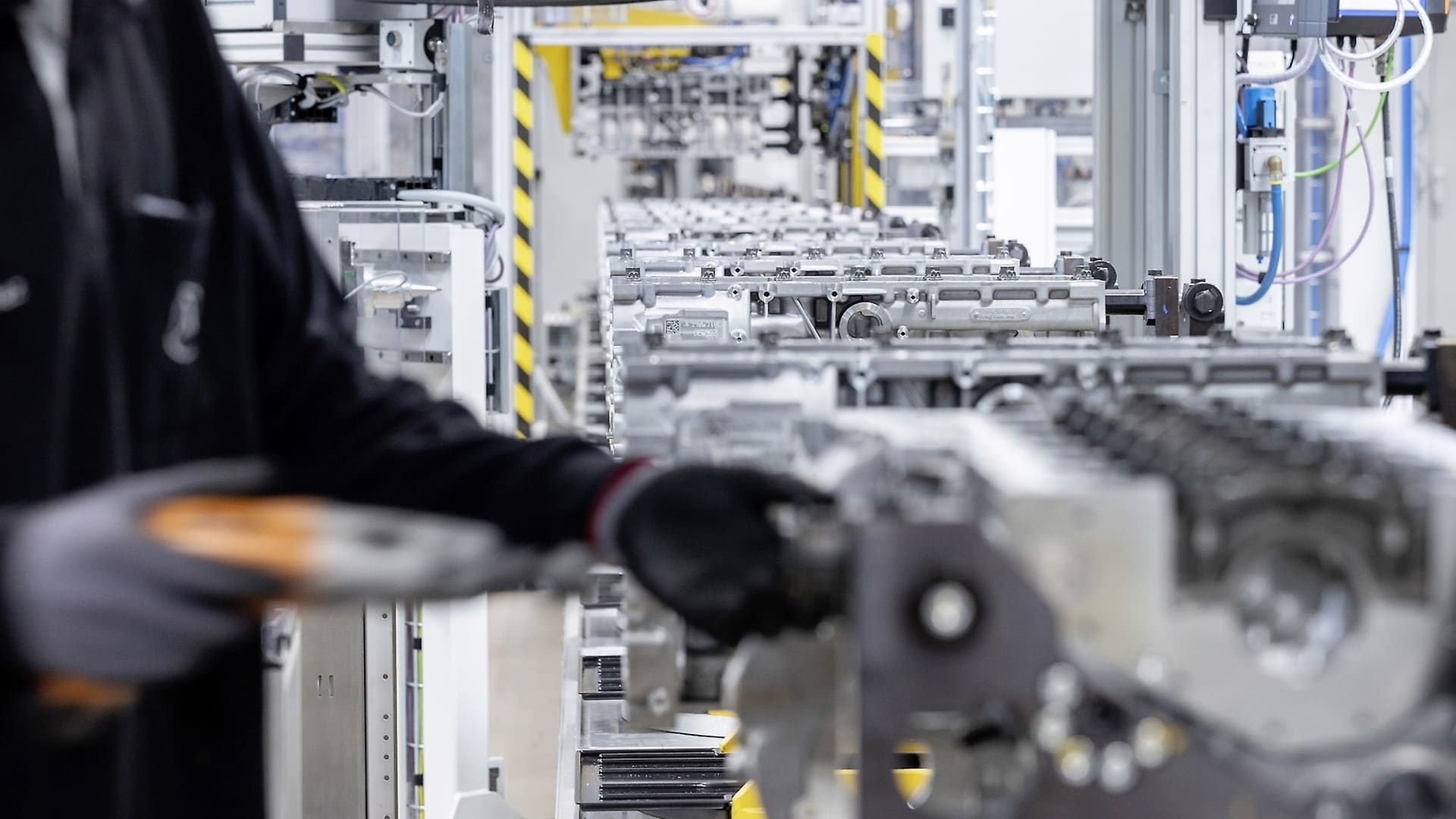 A glimpse into engine assembly at the Mercedes-Benz plant Untertürkheim (Bad Cannstatt part).