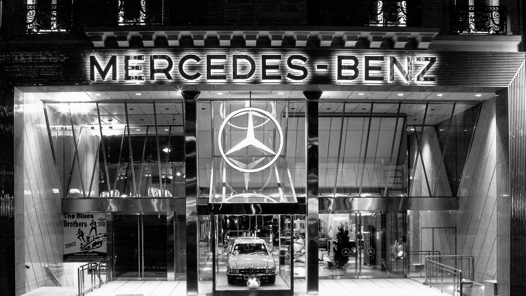 Mercedes-Benz around the world: Showroom in Paris, 1980s.
