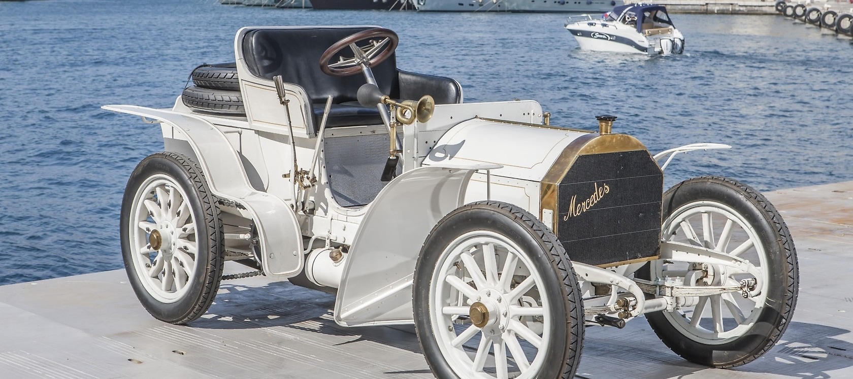 Mercedes-Simplex 40 PS from 1903, photographed by the old harbour in Nice.