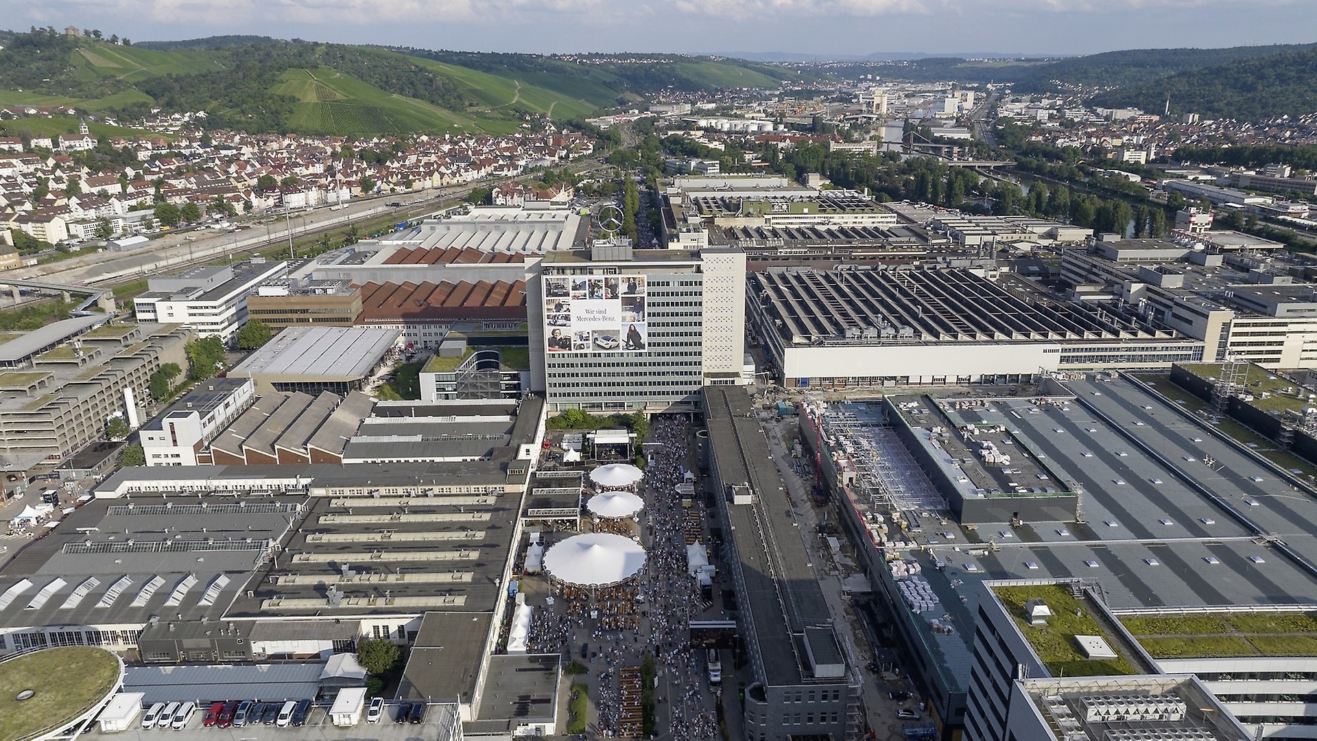 Untertürkheim feiert 120-jähriges Jubiläum: Mitarbeiterfest mit buntem Unterhaltungsprogramm auf dem Werksgelände.