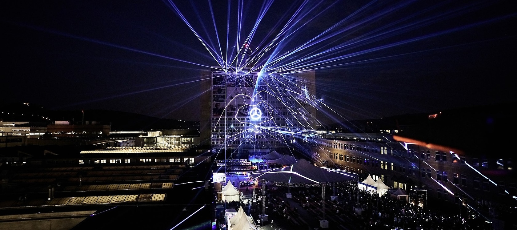 Untertürkheim feiert 120-jähriges Jubiläum: Beeindruckende Lasershow zum Abschluss des Festtages.
