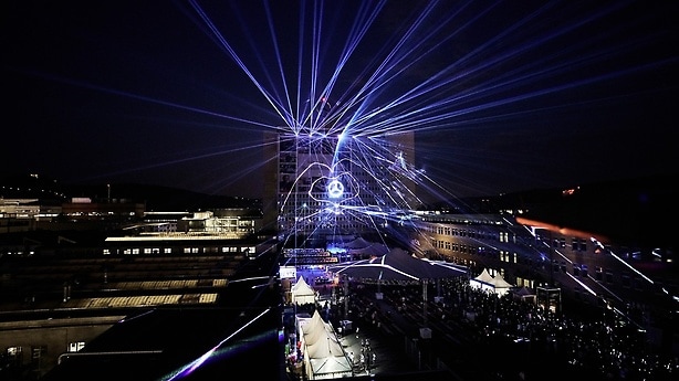 Untertürkheim plant celebrates 120th anniversary: Impressive laser show at the end of the day.