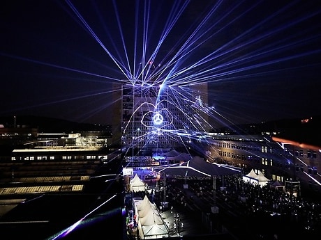 Untertürkheim plant celebrates 120th anniversary: Impressive laser show at the end of the day.