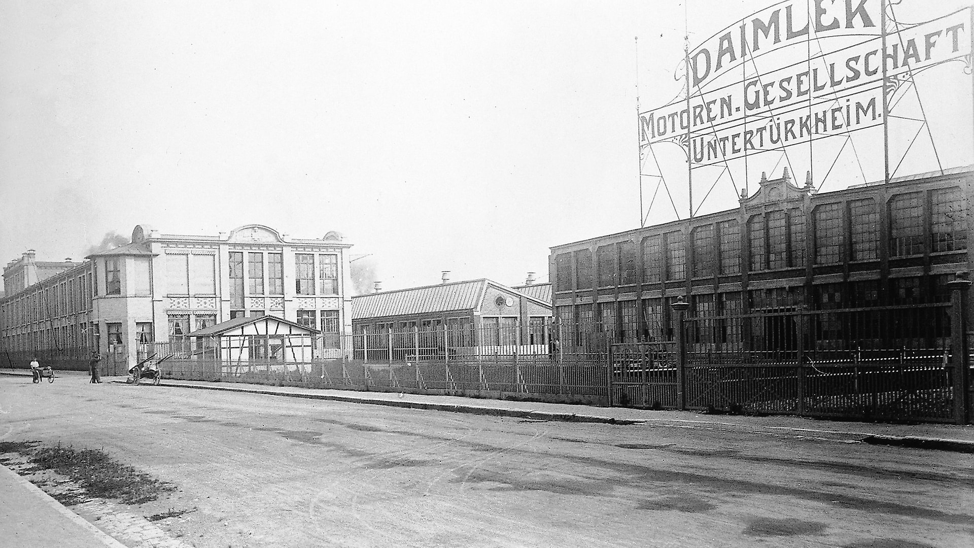 Daimler-Motoren-Gesellschaft in Untertürkheim around 1908.