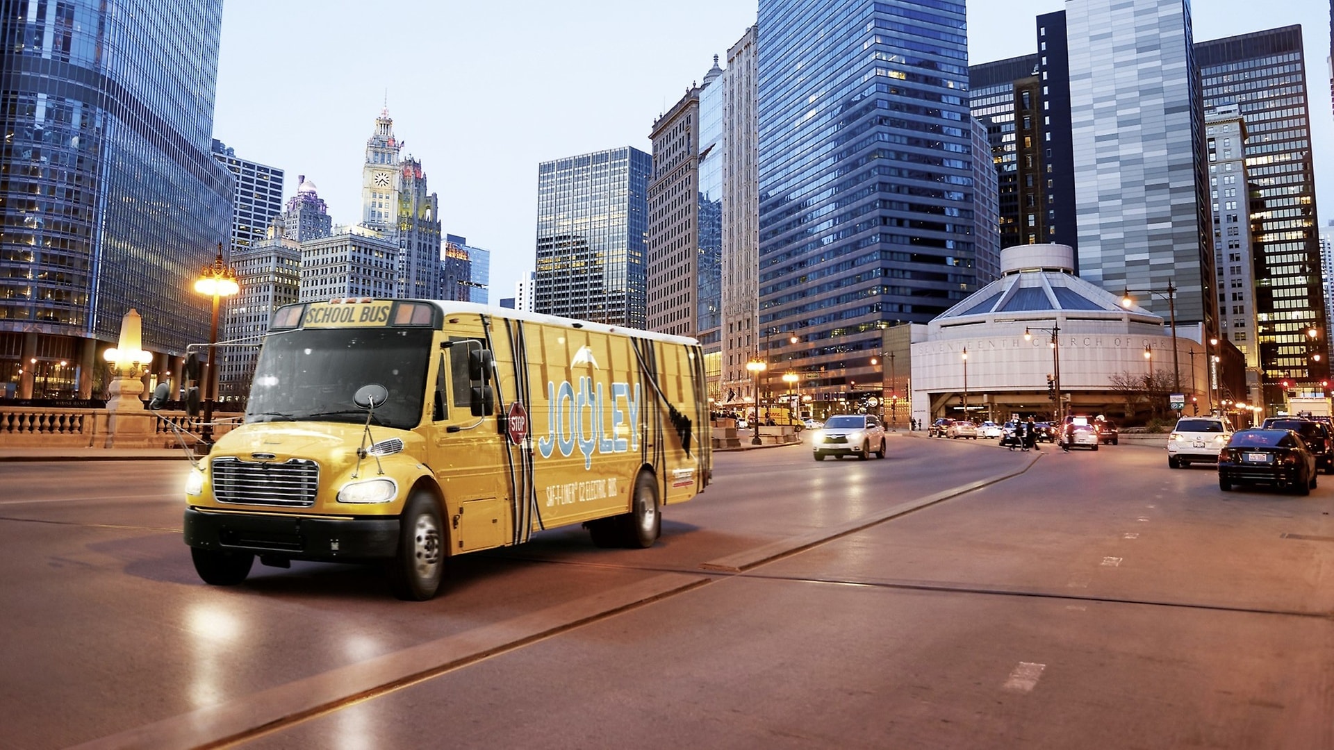 E-Mobilität bei Daimler Trucks: Präsentation der Marke E-FUSO und eines vollelektrischen Thomas Built Buses Schulbusses.