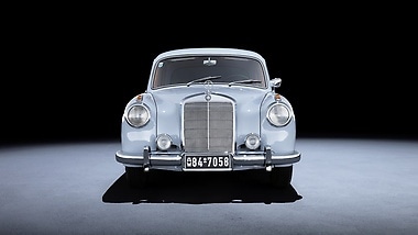1954: Mercedes-Benz 220 Ponton (W180).