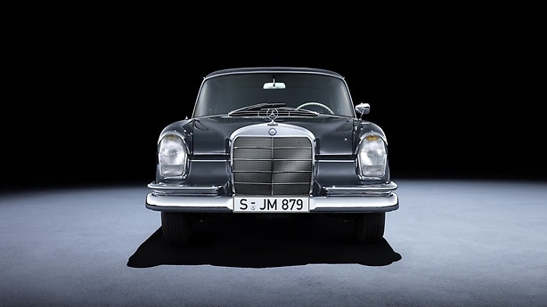 1959: Mercedes-Benz 220 SE (W111).