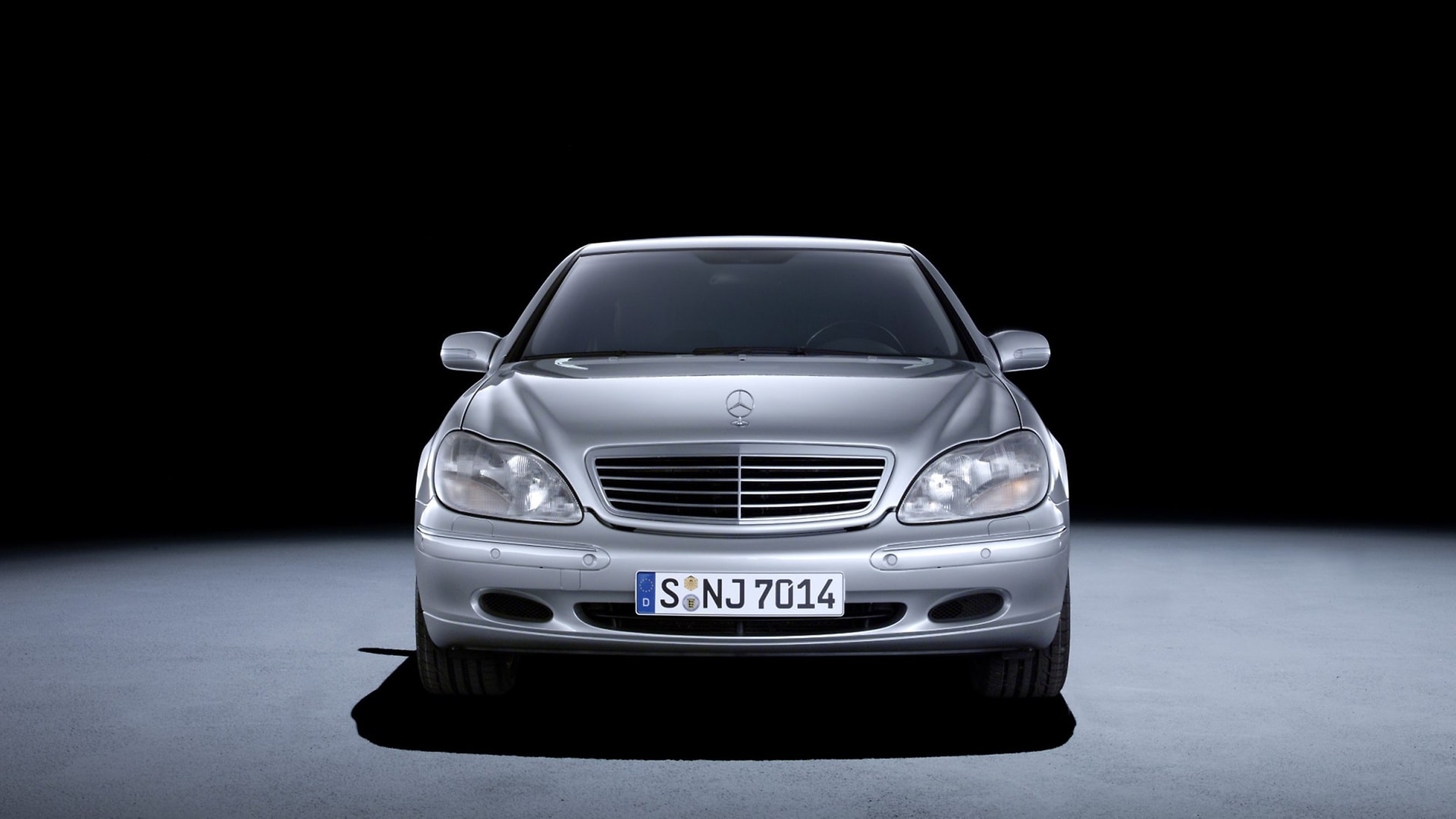 1998: Mercedes-Benz S400 (W220).