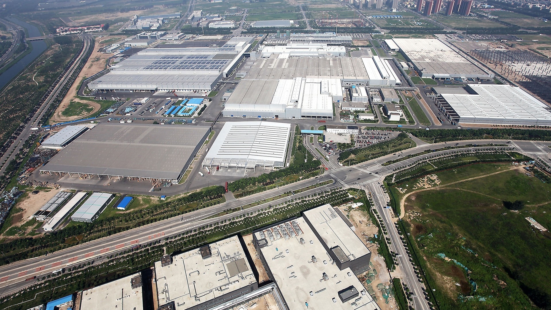 Mercedes-Benz opens a new engine plant in Beijing.
