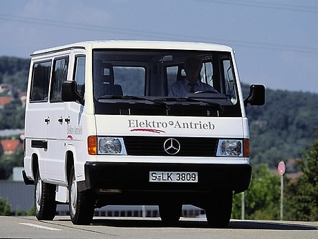 Mercedes-Benz MB 100 minibus with electric drive, 1994. The electrical components come from AEG.