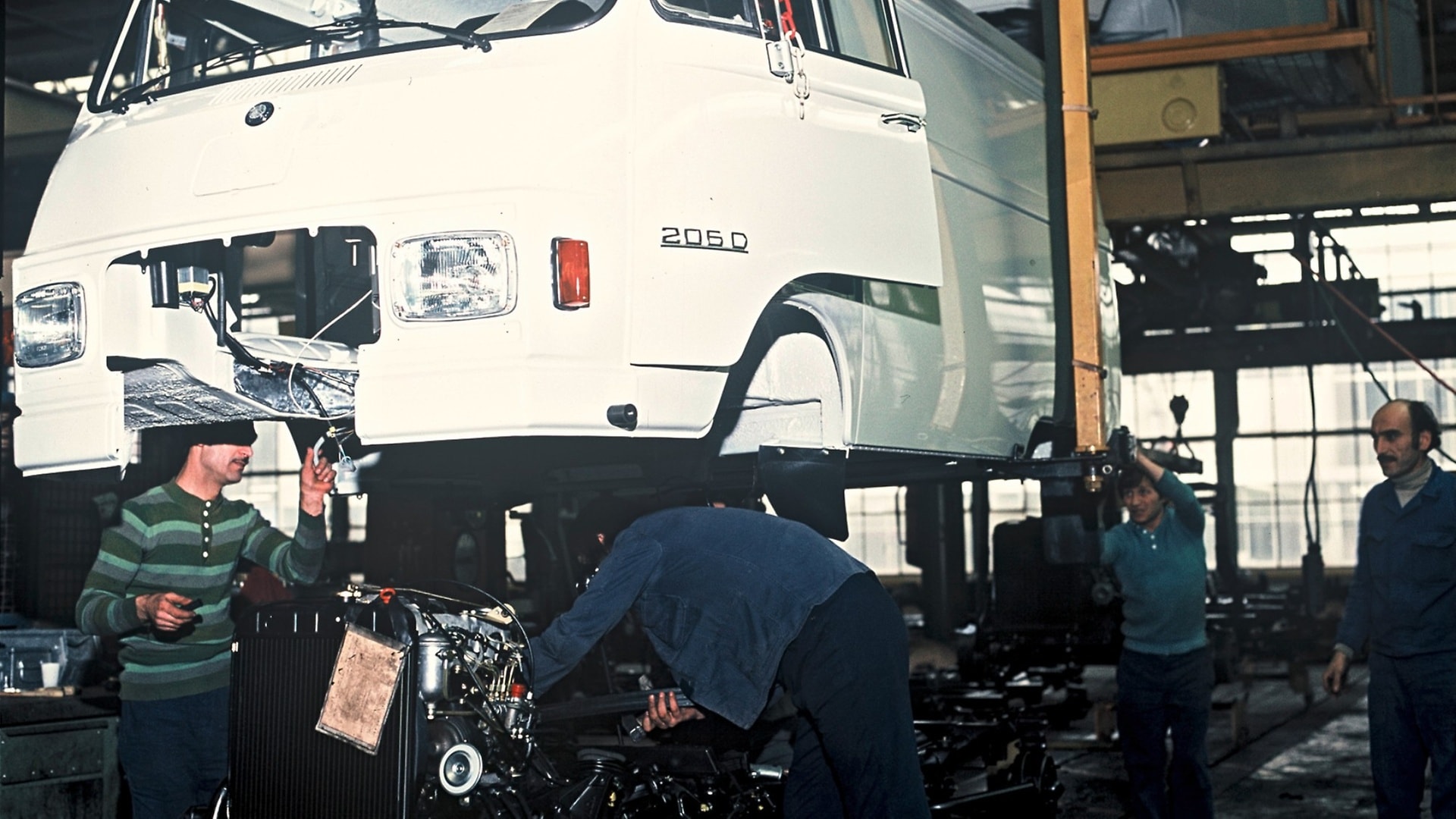 Montage des Mercedes-Benz Transporters L 206 D im Werk Bremen, 1970.
