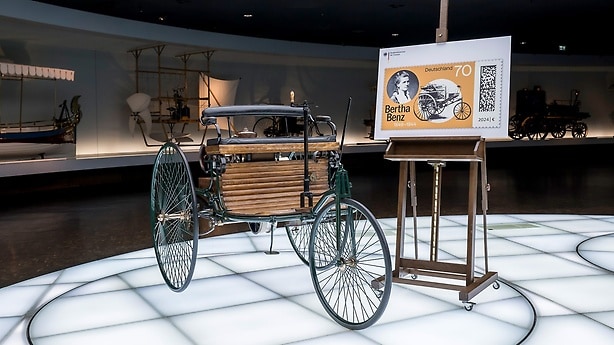 Sonderpostwertzeichen aus Anlass des 175. Geburtstags von Bertha Benz.