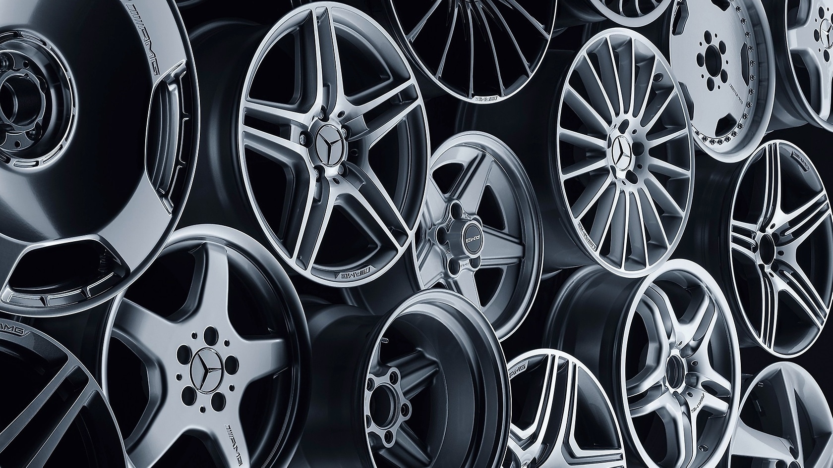 Refine the character of a vehicle: The wheels of Mercedes-Benz.