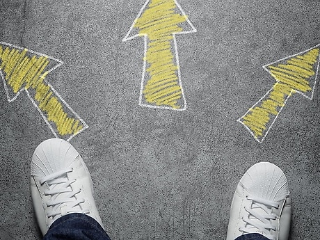 Unser Compliance Management System (CMS) umfasst grundlegende Prinzipien und Maßnahmen, um regelkonformes Verhalten im Unternehmen zu fördern.
