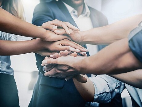 Unsere Verhaltensrichtlinie macht deutlich, was wir unter Integrität verstehen, welche Regeln für uns alle gelten und an welchen Grundsätzen wir uns dabei orientieren.