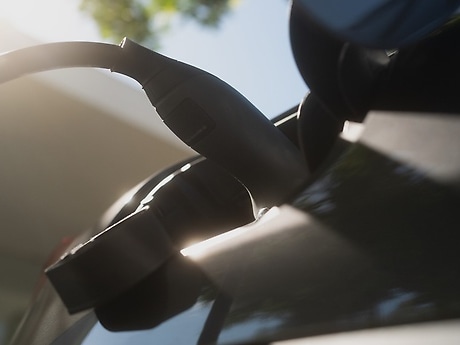 Mercedes-Benz procures CO2-free electricity.